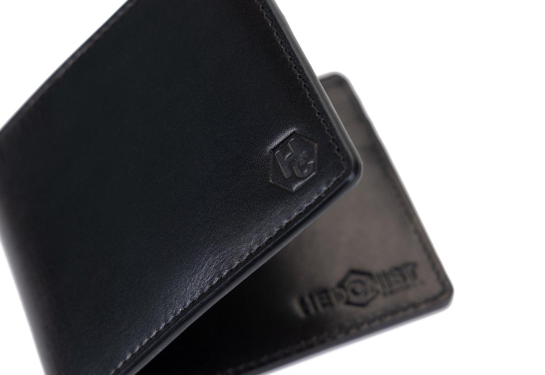 Mens card holder wallet in black leather, perfect for everyday carry.