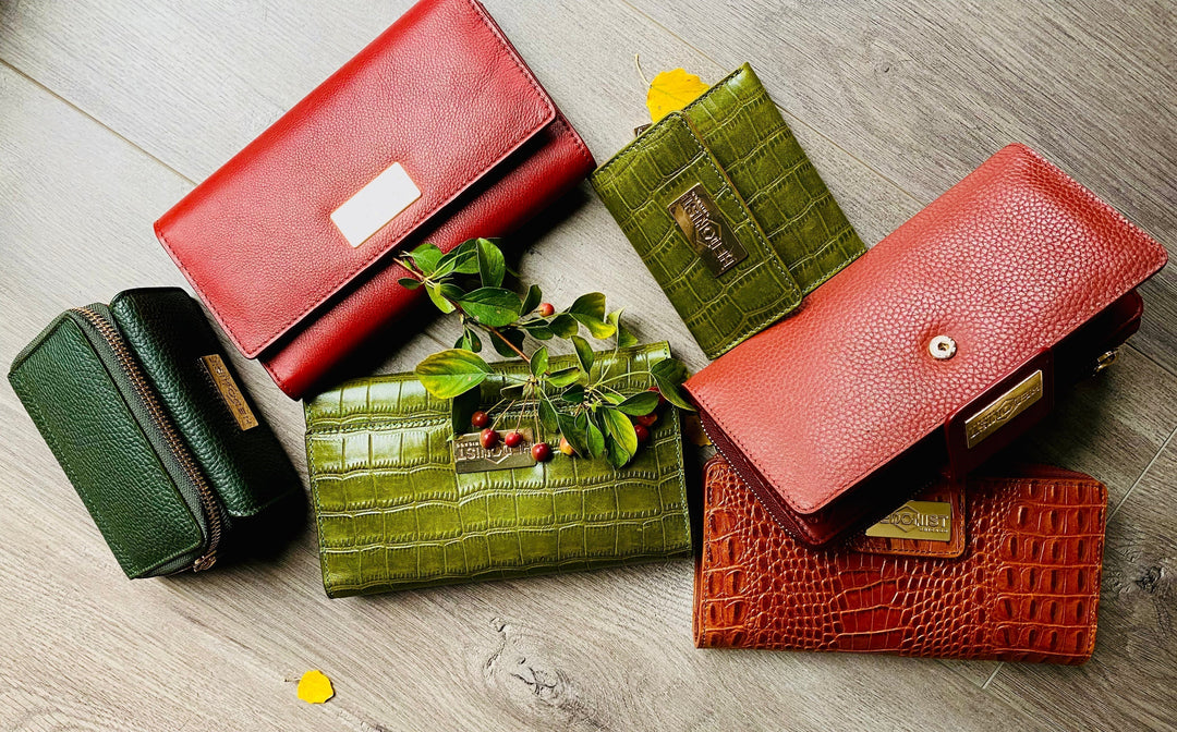 How to Choose the Right Wallet Color – leather guide and care tips | Hedonist Chicago