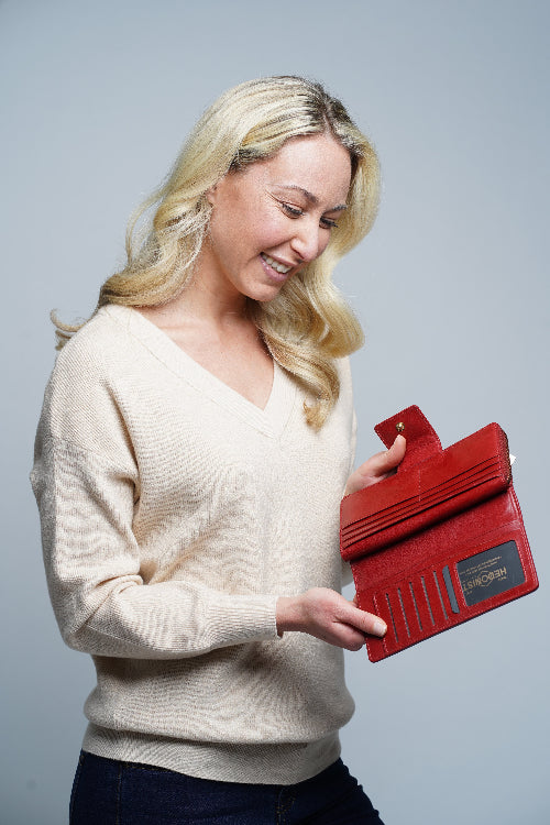 Best Long Wallets for Women: Who They Are Best For and What to Look For