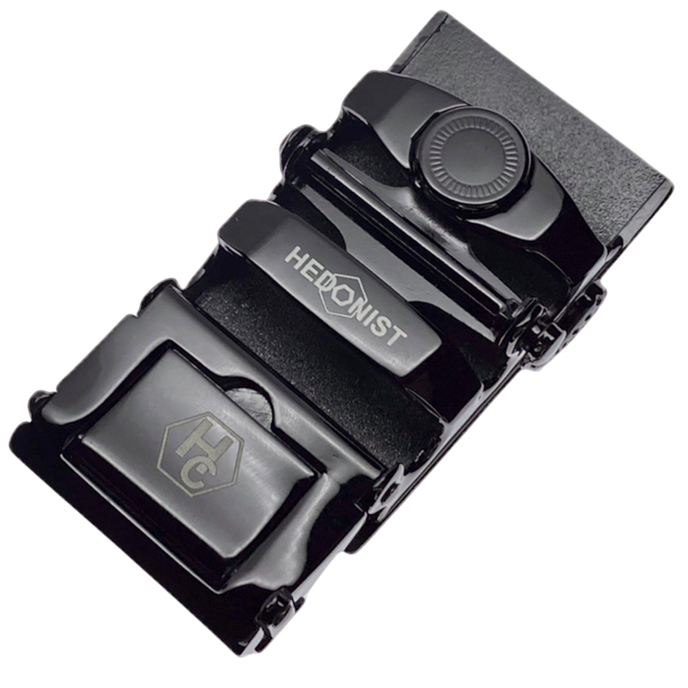 Plate saffiano ratchet belt buckle, 1.15 inch, back locking mechanism close-up